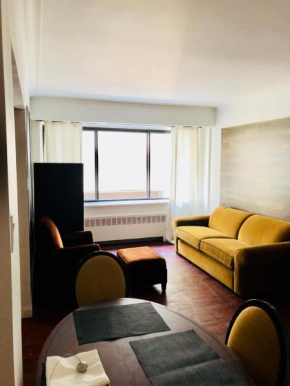 Stylish Montreal Apartment Comfortable Stay in the Golden Square Mile